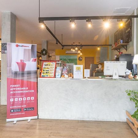 バンコク都 Folk Poshtel Silom Bed & Breakfast エクステリア 写真