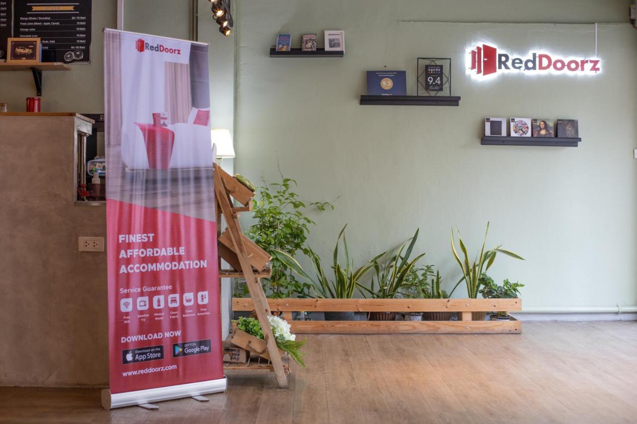 バンコク都 Folk Poshtel Silom Bed & Breakfast エクステリア 写真